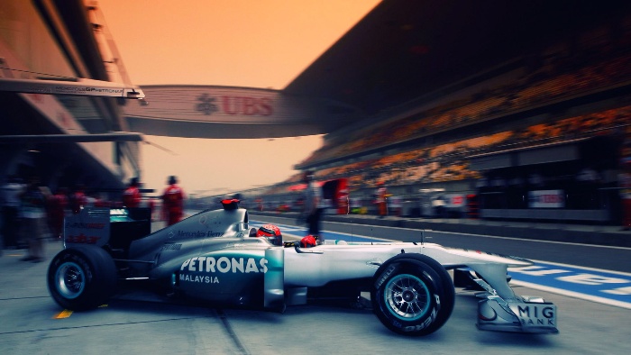 Formula 1: FP3 - Hamilton fastest as Verstappen splits Mercedes